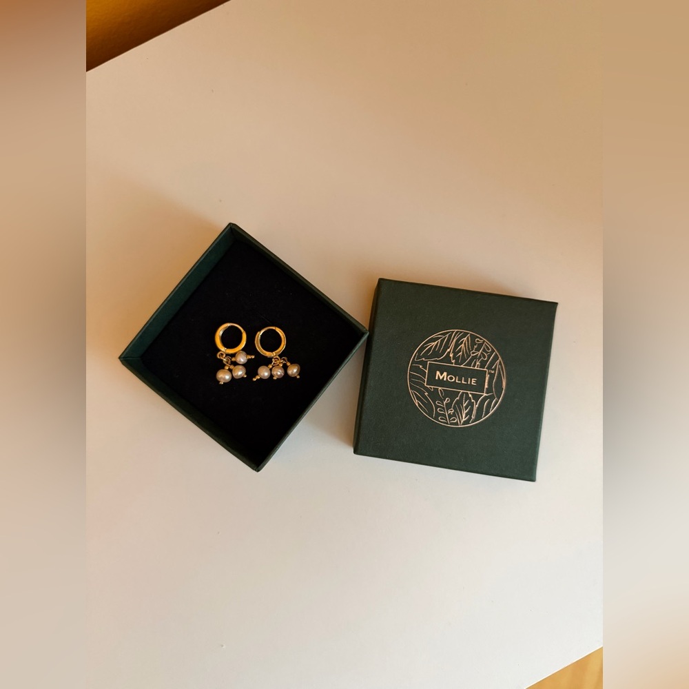 MOLLIE ENGLISH EARRINGS WITH NATURAL PEARLS